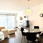 1bdr With Pool Access And Off Seafront Апартаменты Слима