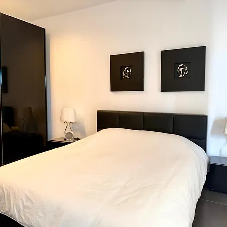 1bdr With Pool Access And Off Seafront Слима