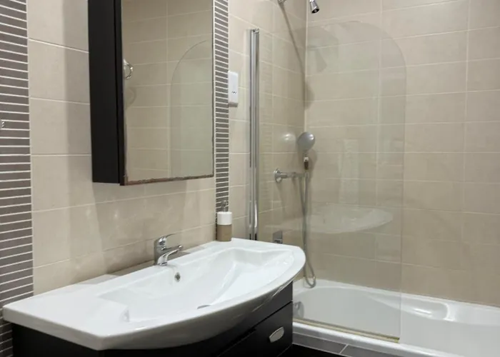 Apartment 1bdr With Pool Access And Off Seafront *