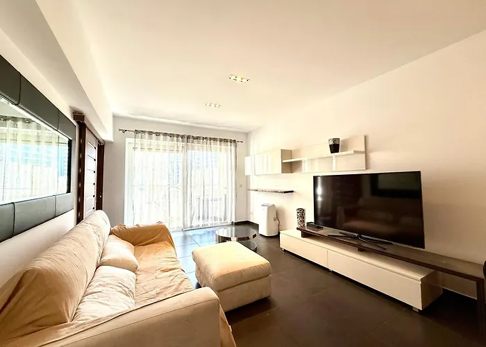 1bdr With Pool Access And Off Seafront Apartment Sliema