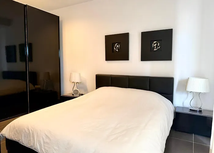 1bdr With Pool Access And Off Seafront سليمة