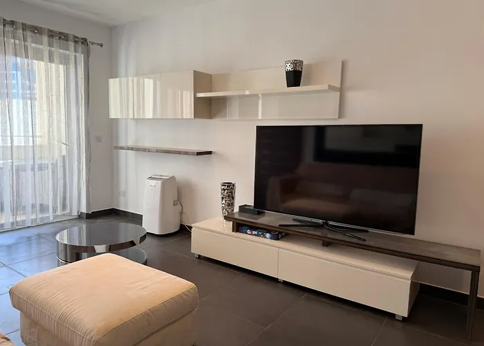 1bdr With Pool Access And Off Seafront سليمة