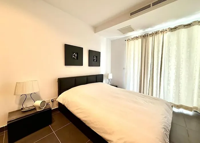 Apartamento 1bdr With Pool Access And Off Seafront *