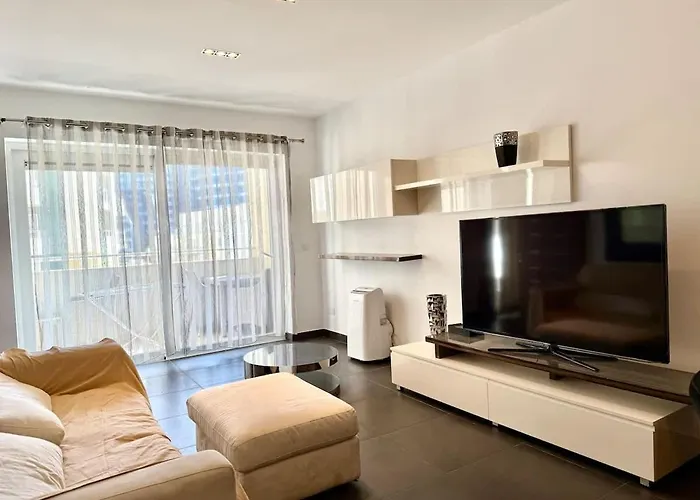 1bdr With Pool Access And Off Seafront Apartamento *