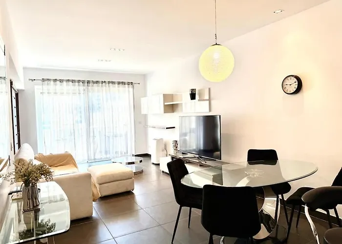 1bdr With Pool Access And Off Seafront Apartamento Sliema