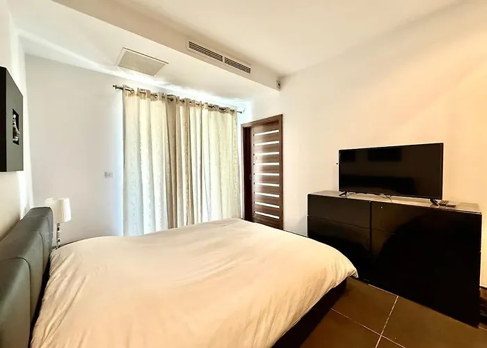 1bdr With Pool Access And Off Seafront * Sliema