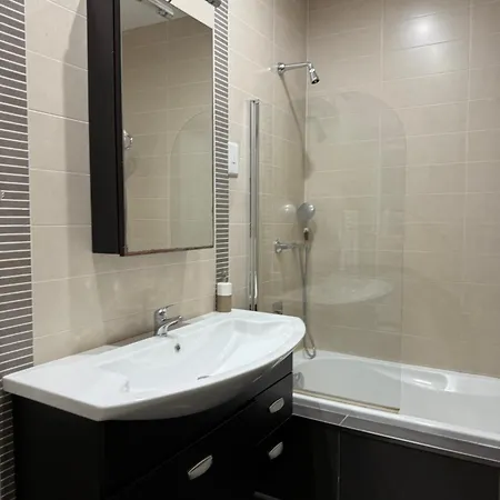 Apartamento 1bdr With Pool Access And Off Seafront *