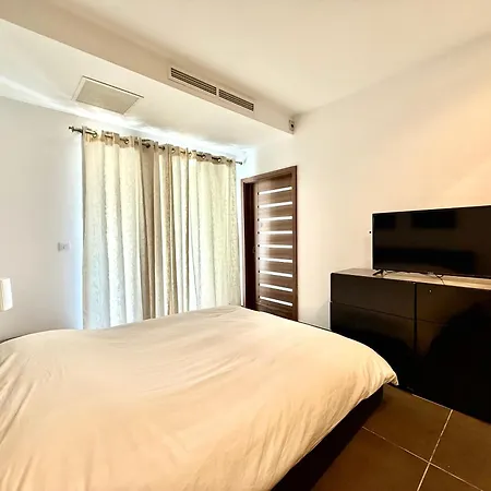 Apartamento 1bdr With Pool Access And Off Seafront Sliema