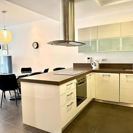 1bdr With Pool Access And Off Seafront * Sliema