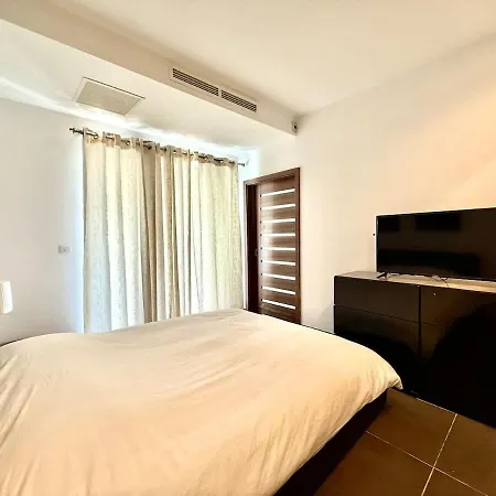 1bdr With Pool Access And Off Seafront * Sliema
