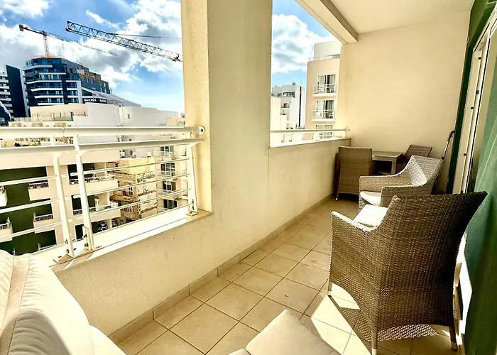 Lejlighed 1bdr With Pool Access And Off Seafront