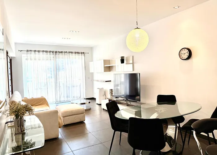 1bdr With Pool Access And Off Seafront * Sliema