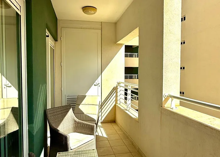 Lejlighed 1bdr With Pool Access And Off Seafront